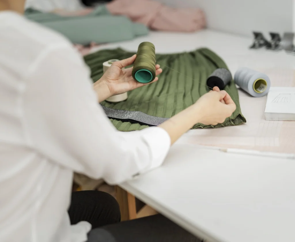 Textile design and garment sampling with thread spools